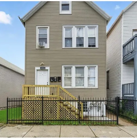 $1,200 | 8253 South Brandon Avenue, Unit 1F, Chicago, IL 60617