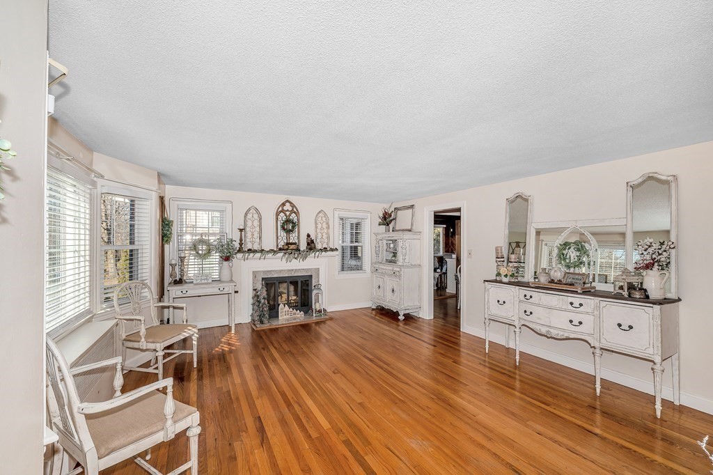 1205 Bradley Road Springfield, MA 01118 - Photo 4 of 36 Gallery Image 4