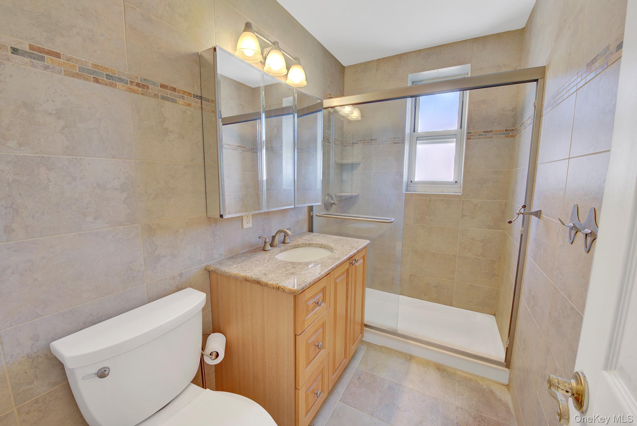 700 Shore Road, Unit 5M Long Beach, NY 11561 - Photo 15 of 34 2Nd Bathroom Next To 2Nd Bedroom.
