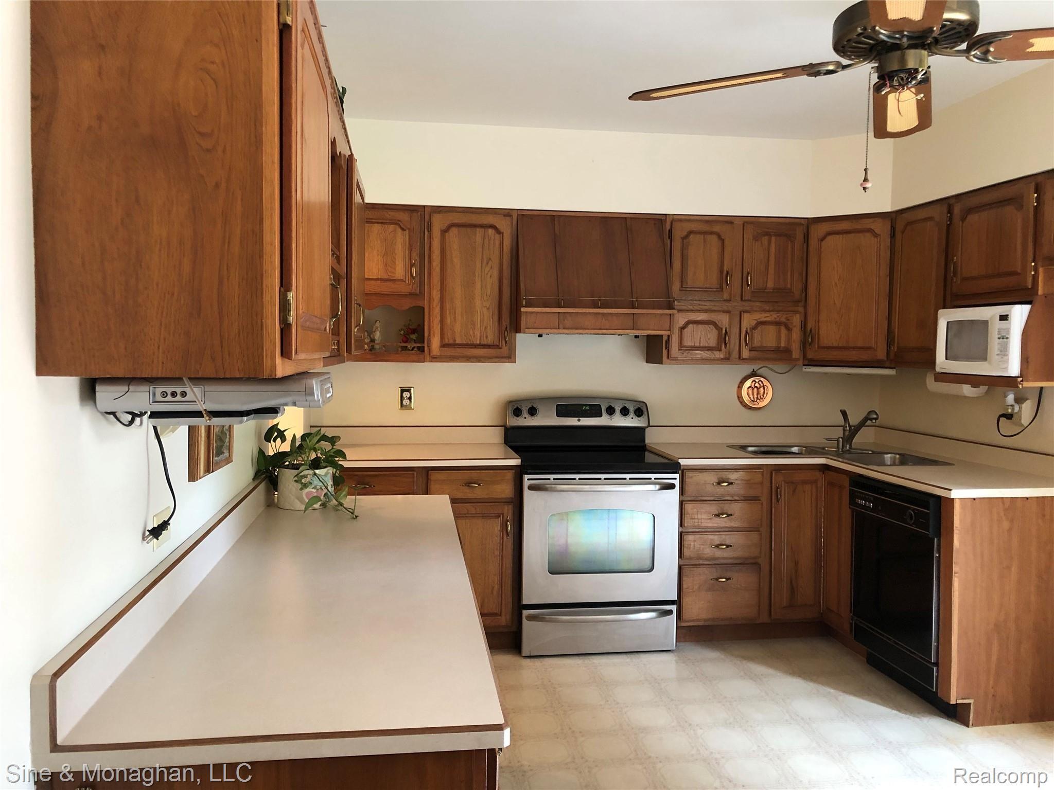 229 Cox Road St. Clair, MI 48079 - Photo 9 of 37 IMG_4186.jpg
