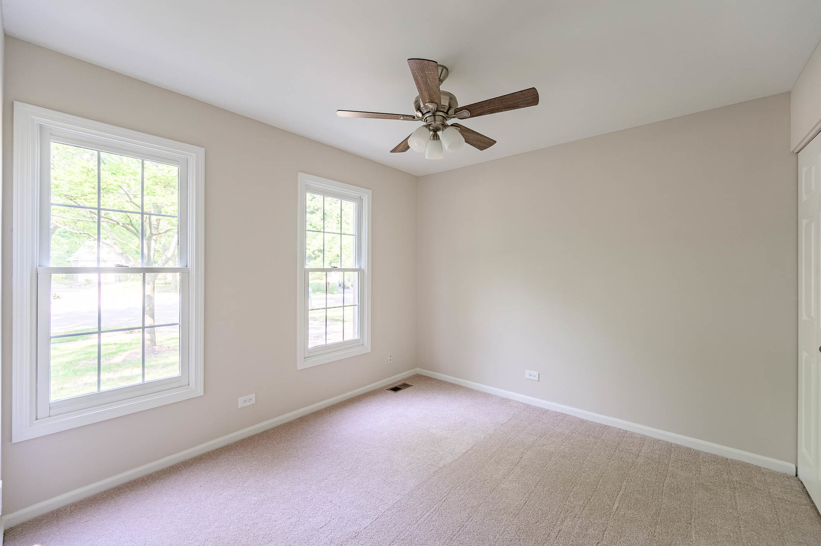 143 Hampton Street Cary, IL 60013 - Photo 9 of 19 an empty room with windows and fan