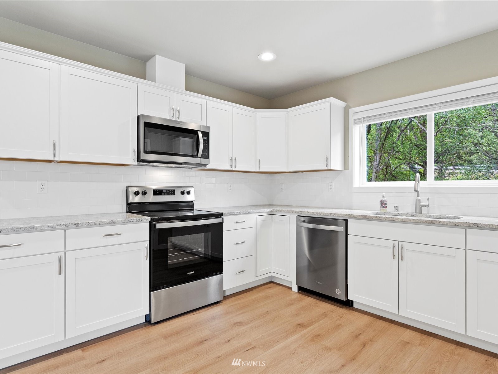 22982 Little Mountain Road Mount Vernon, WA 98274 - Photo 8 of 27 Gallery Image 8