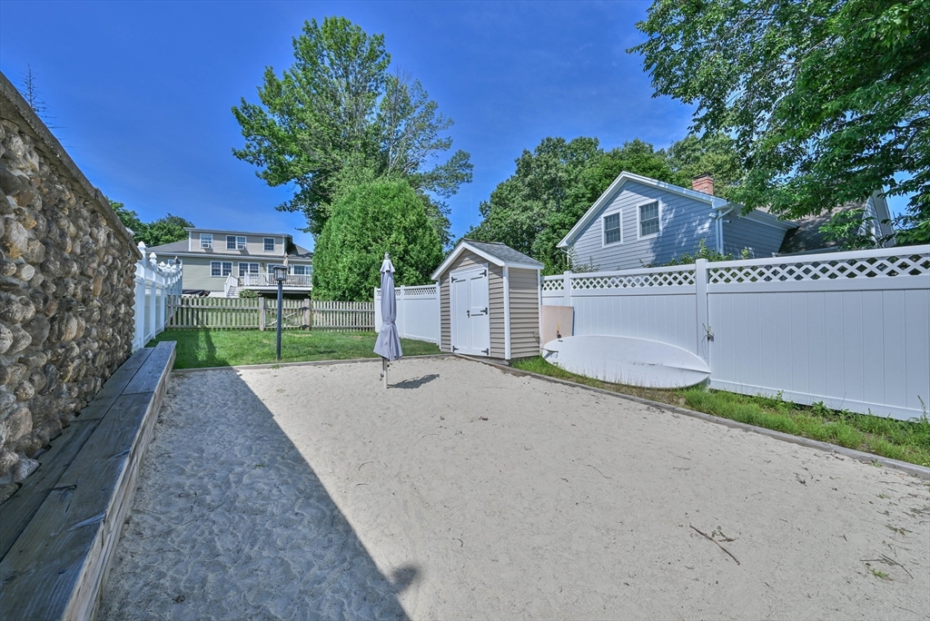 261 Thompson Road Webster, MA 01570 - Photo 3 of 42