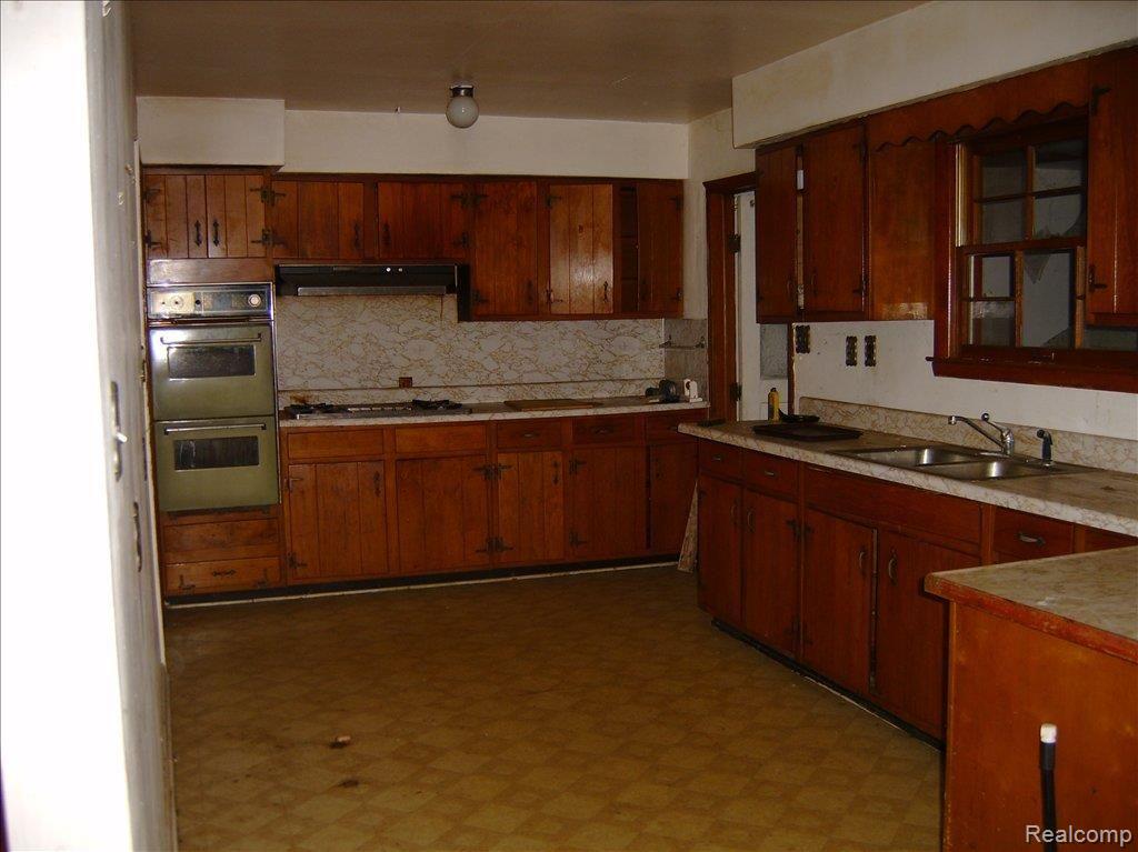 43557 Willow Road Belleville, MI 48111 - Photo 3 of 8 KITCHEN