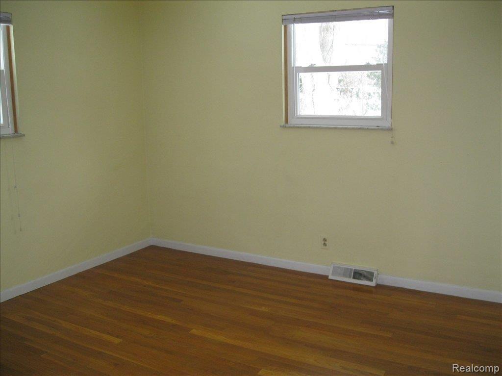 2211 Devonshire Road Bloomfield Hills, MI 48302 - Photo 5 of 5 IMG_0010