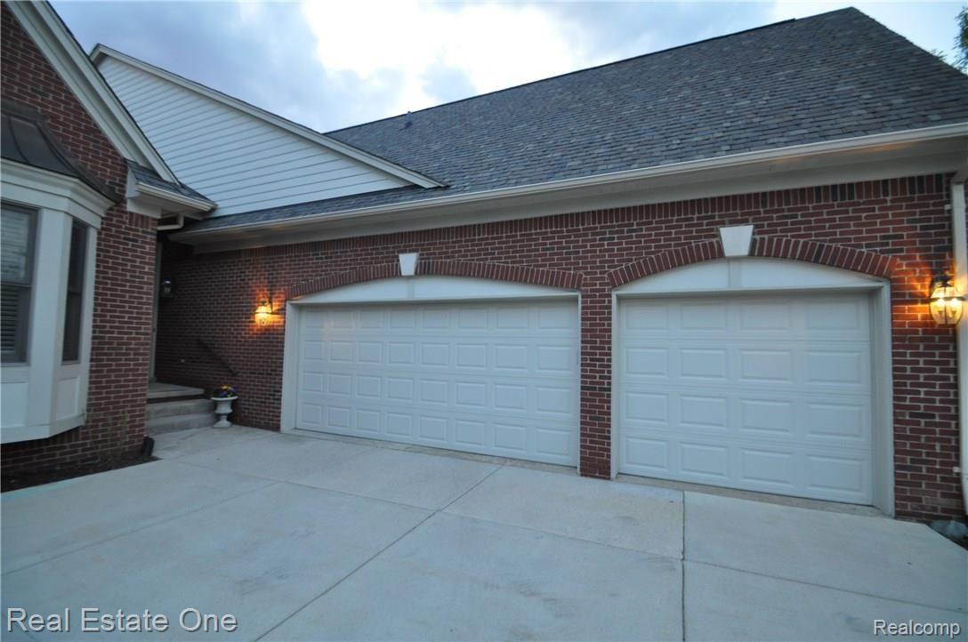 2749 Castlemartin Court Rochester, MI 48306 - Photo 36 of 39 38.JPG