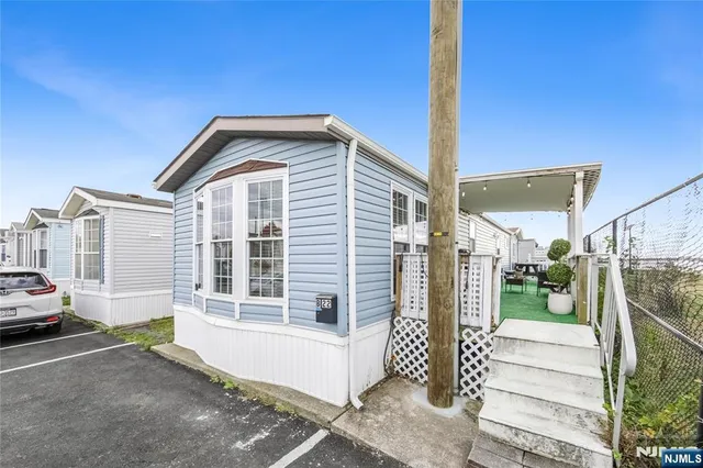 $149,999 | 191 West 24th Street, Bayonne, NJ 07002