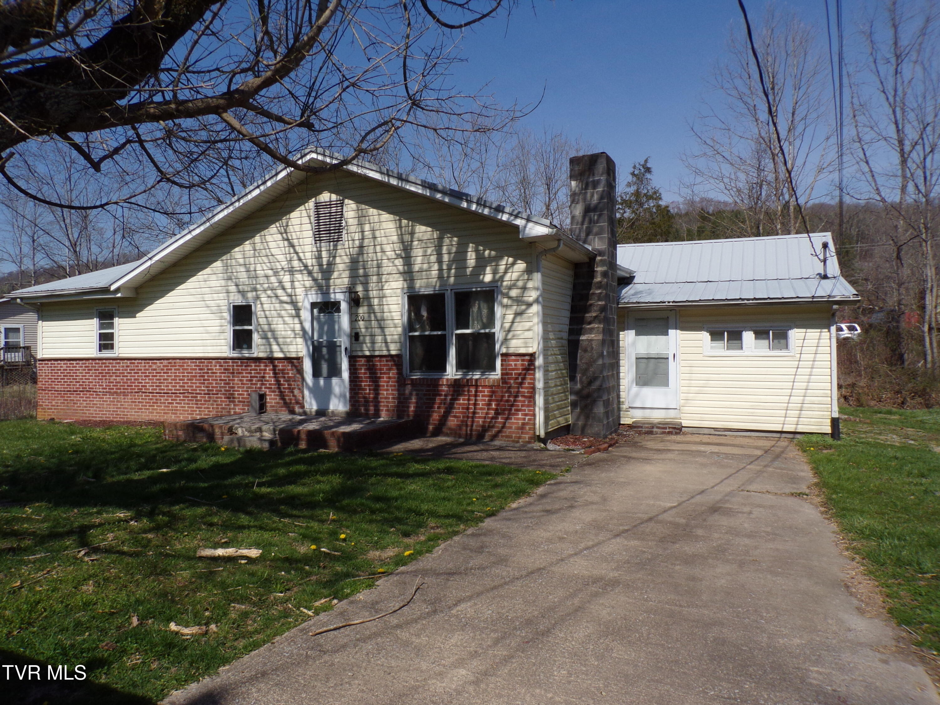 200 Rte 645 Jonesville, VA 24263 - Photo 1 of 28 FRONT VIEW (1)