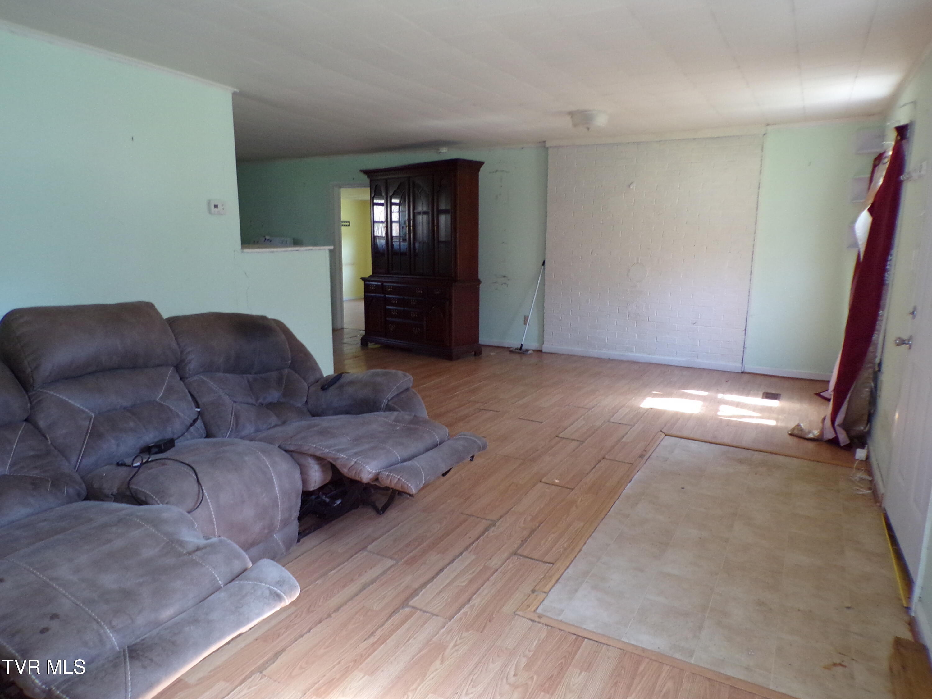 200 Rte 645 Jonesville, VA 24263 - Photo 12 of 28 LEFT SIDE OF LIVING ROOM