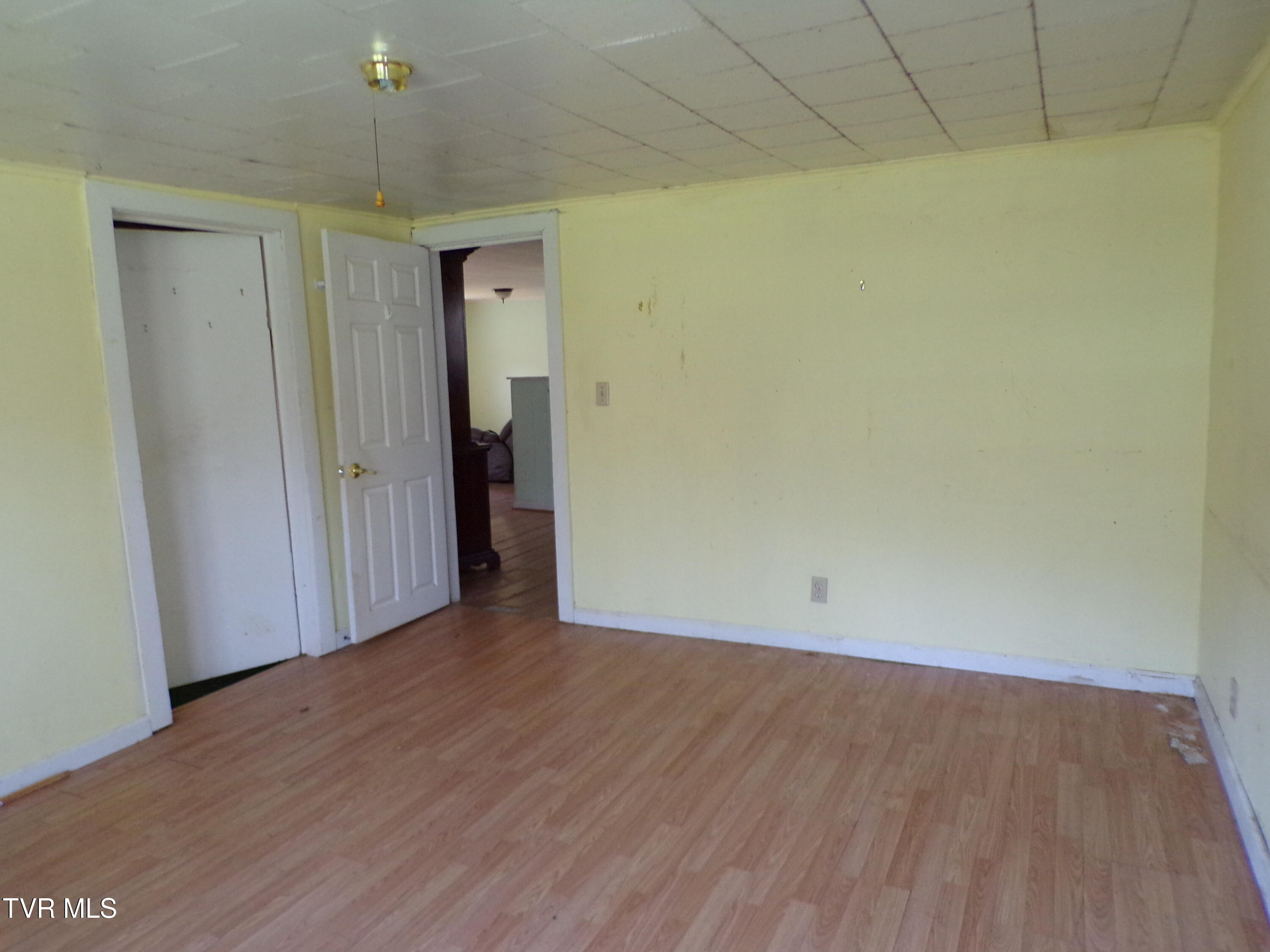 200 Rte 645 Jonesville, VA 24263 - Photo 17 of 28 BEDROOM 1 TOWARD LAUNDRY ROOM