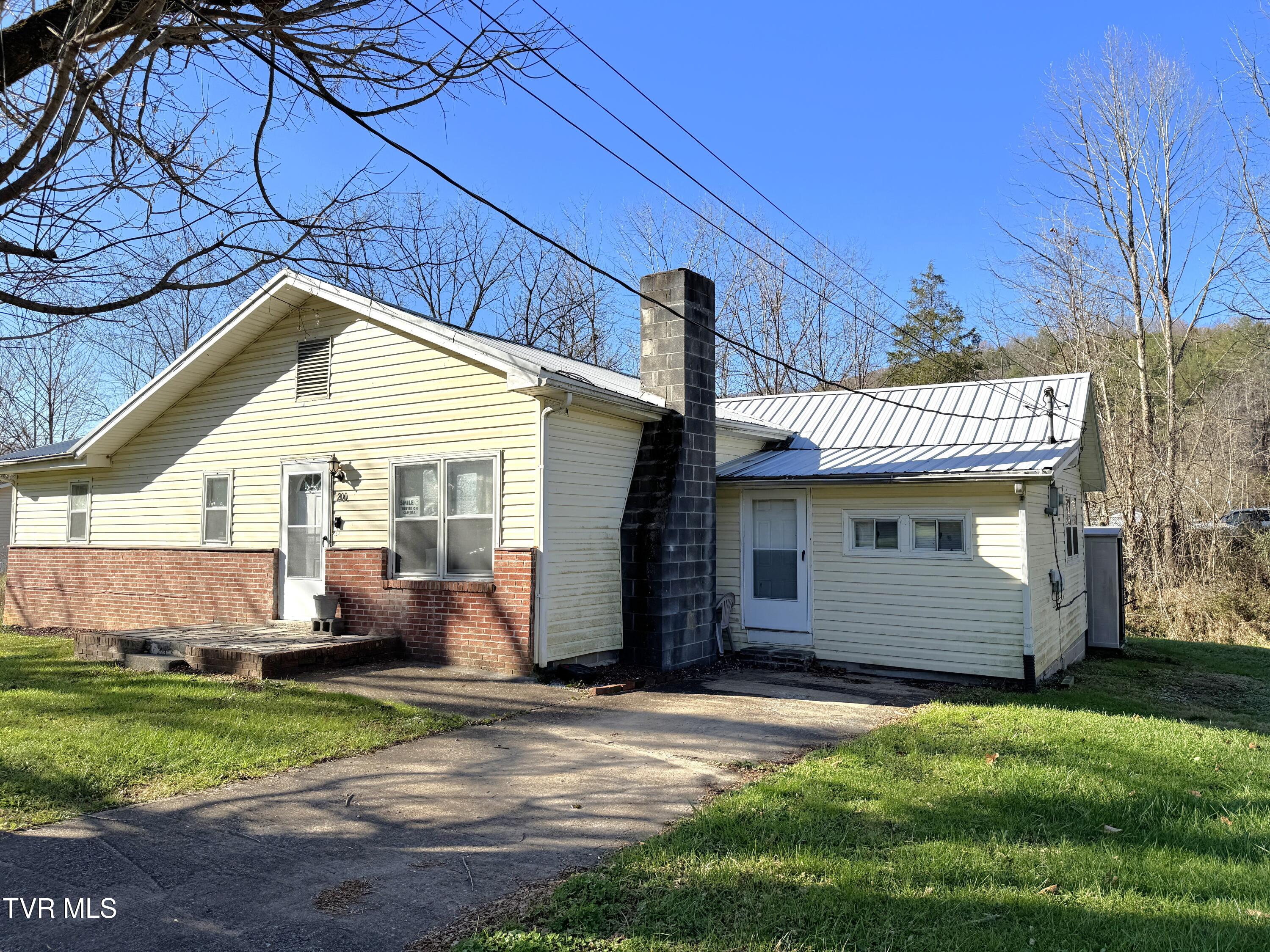 200 Rte 645 Jonesville, VA 24263 - Photo 2 of 28 LEFT FRONT VIEW