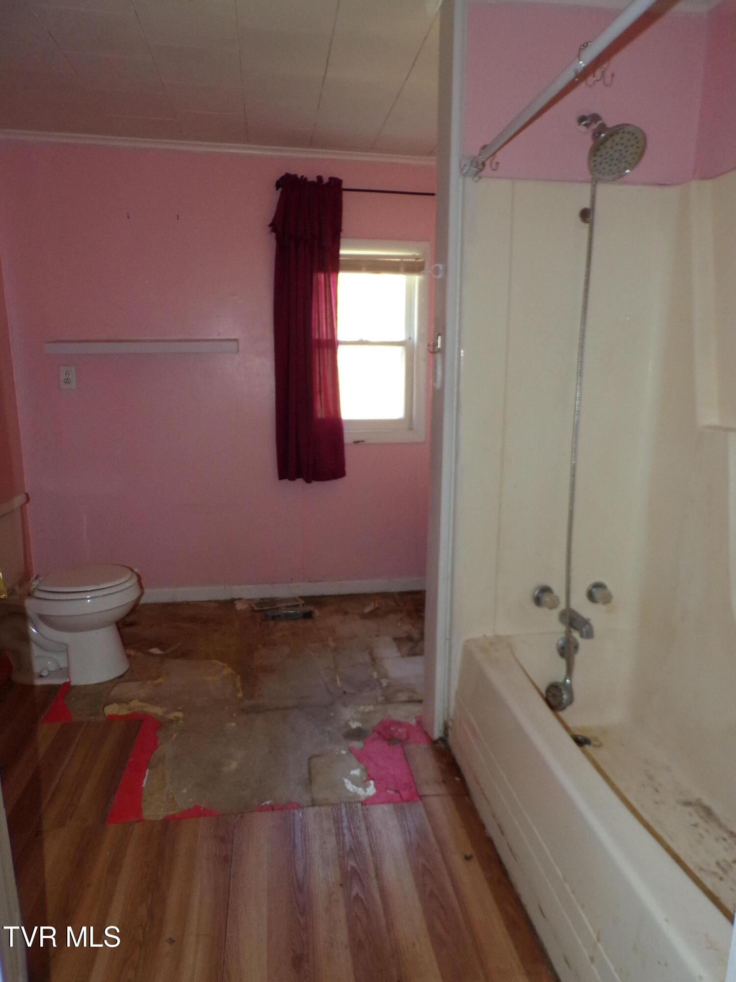 200 Rte 645 Jonesville, VA 24263 - Photo 23 of 28 BATHROOM