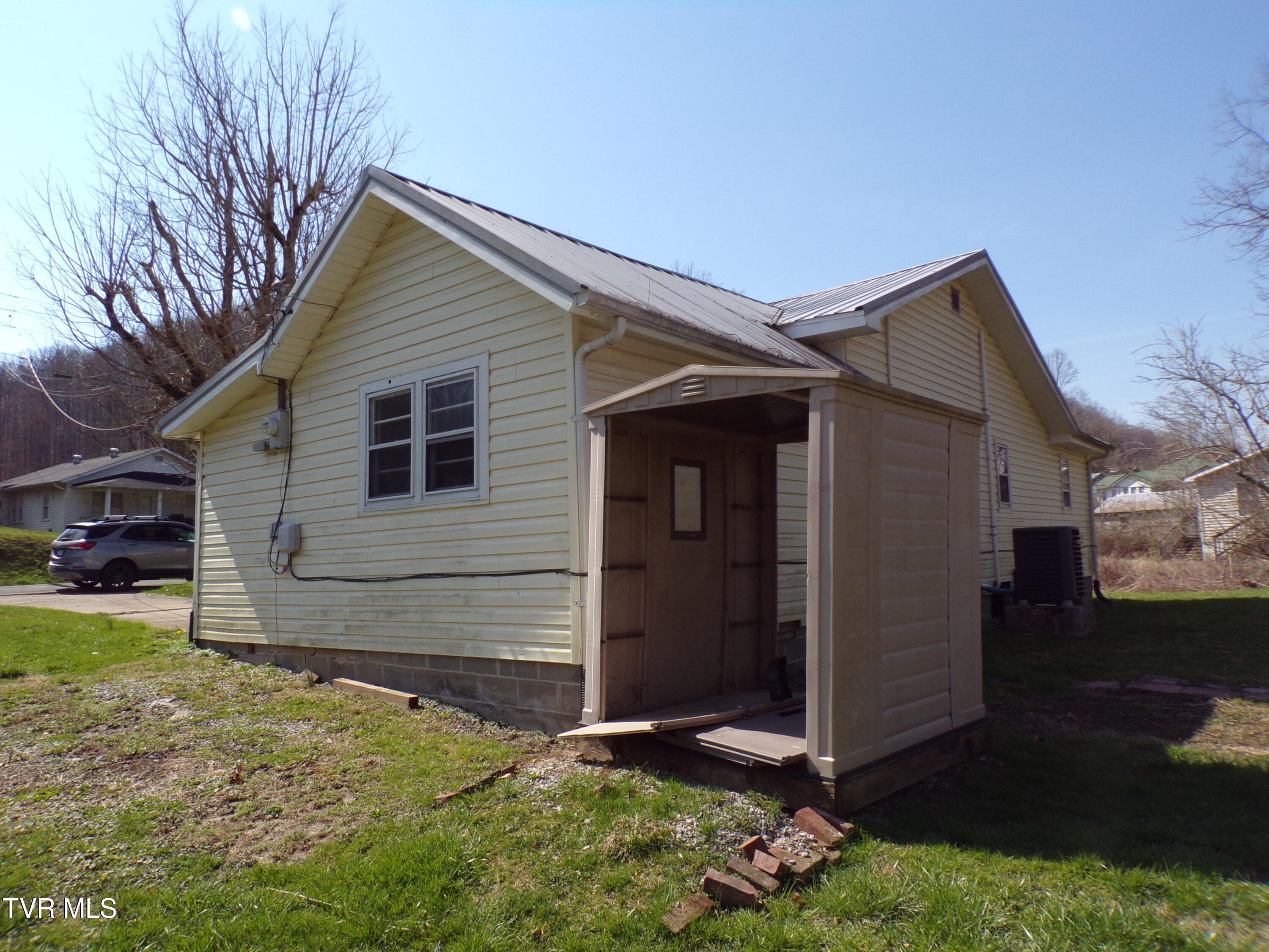 200 Rte 645 Jonesville, VA 24263 - Photo 4 of 28 LEFT REAR CORNER VIEW