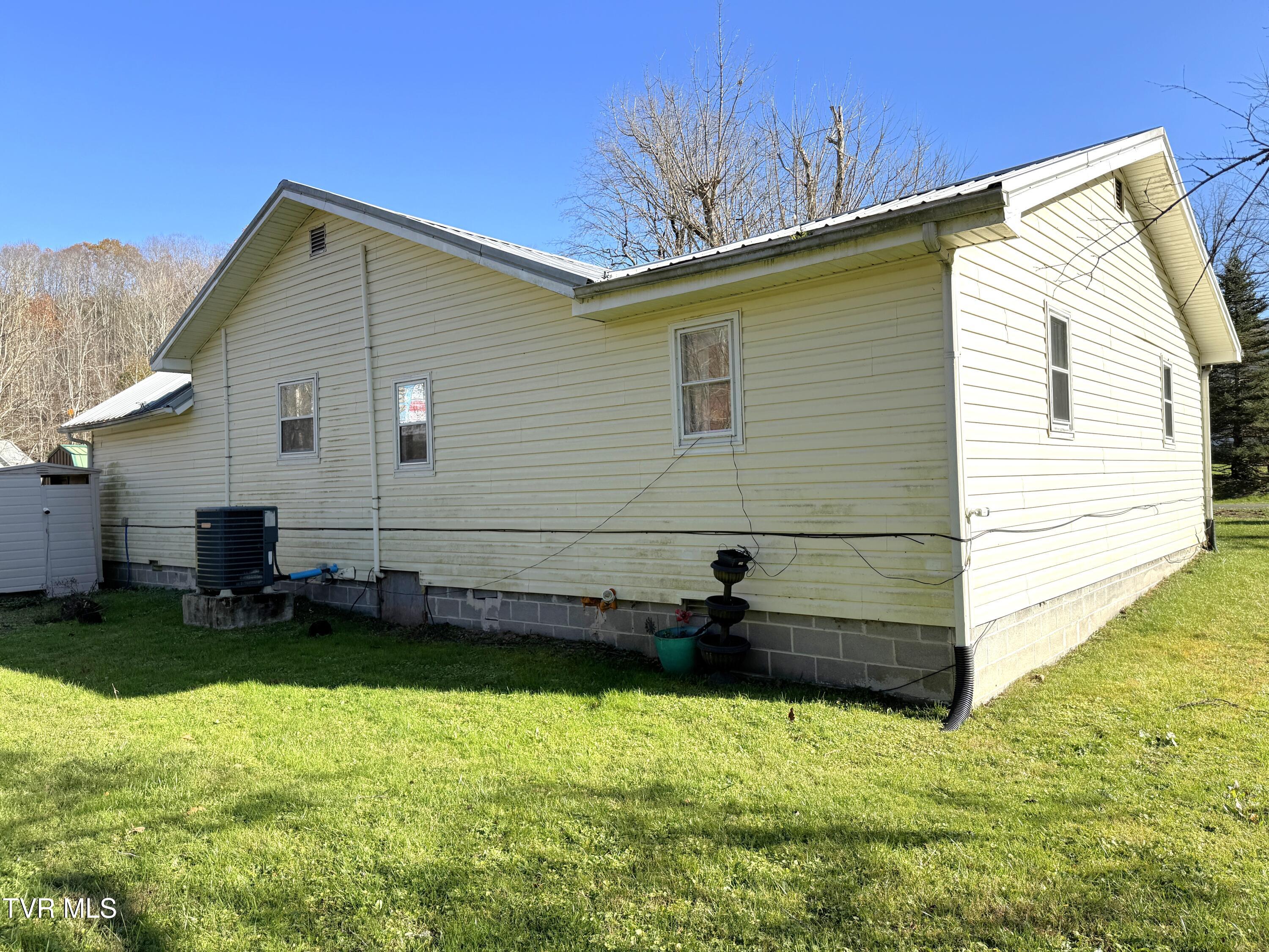 200 Rte 645 Jonesville, VA 24263 - Photo 5 of 28 RIGHT REAR CORNER VIEW