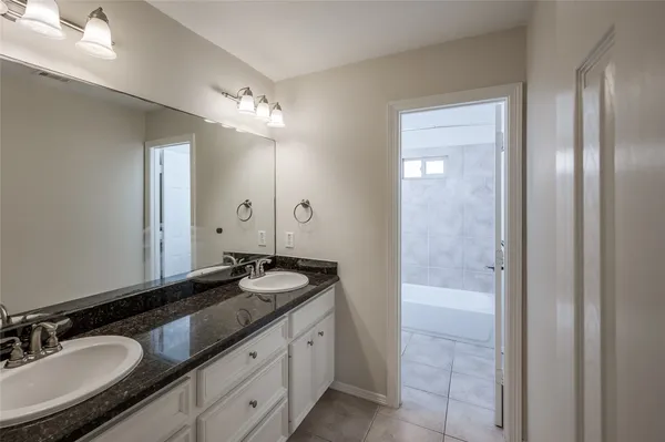 $4,200 | 930 Lawrence Street, Houston, TX 77008