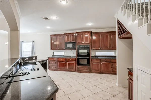 $4,200 | 930 Lawrence Street, Houston, TX 77008