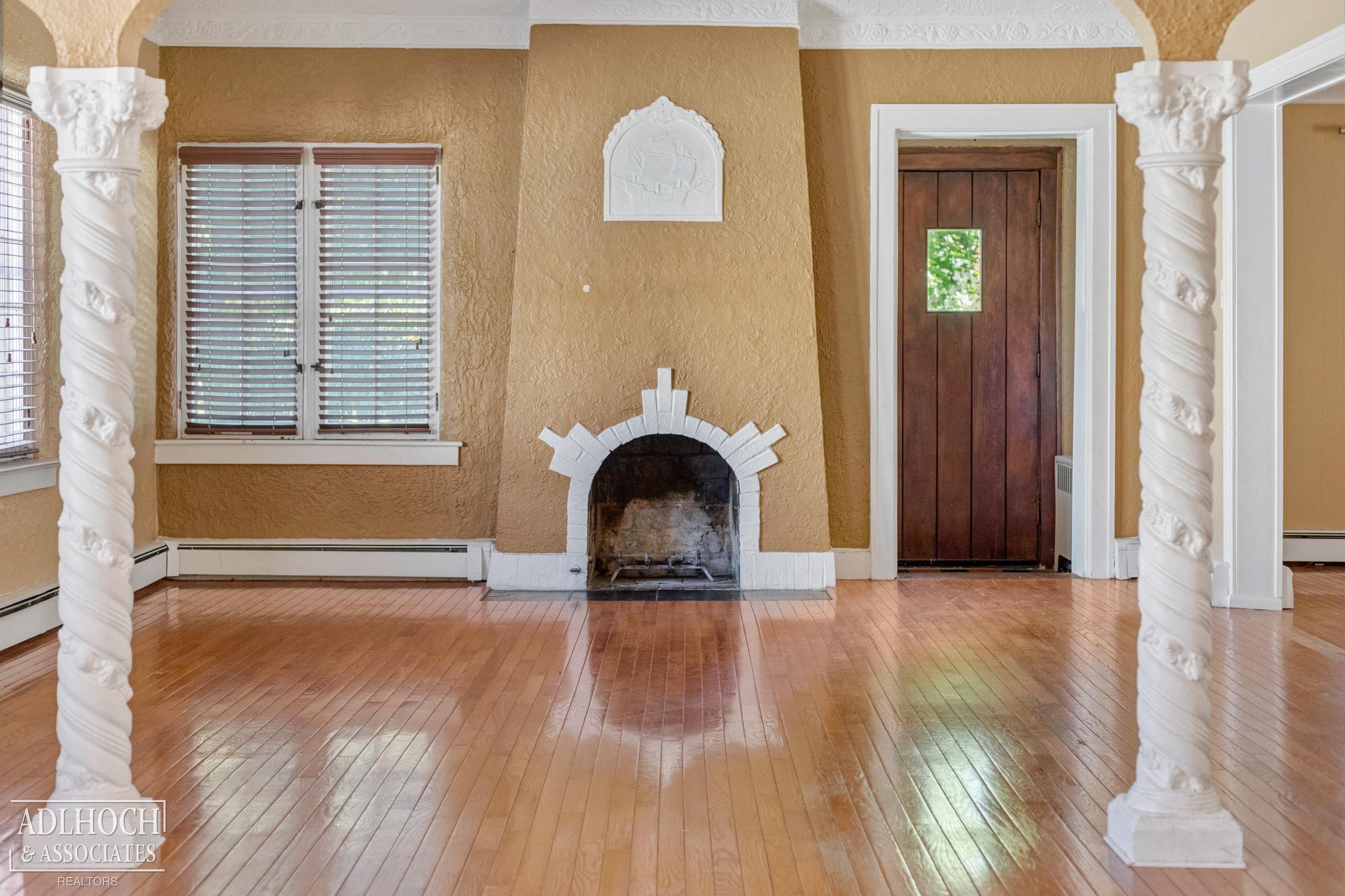 627 Washington Road Grosse Pointe, MI 48230 - Photo 4 of 51 Gallery Image 4