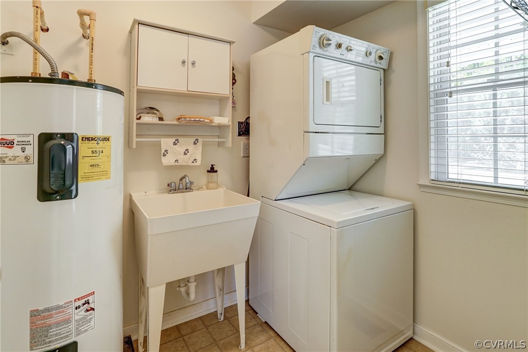 16381 Genito Road Moseley, VA 23120 - Photo 19 of 39 a utility room with dryer and washer