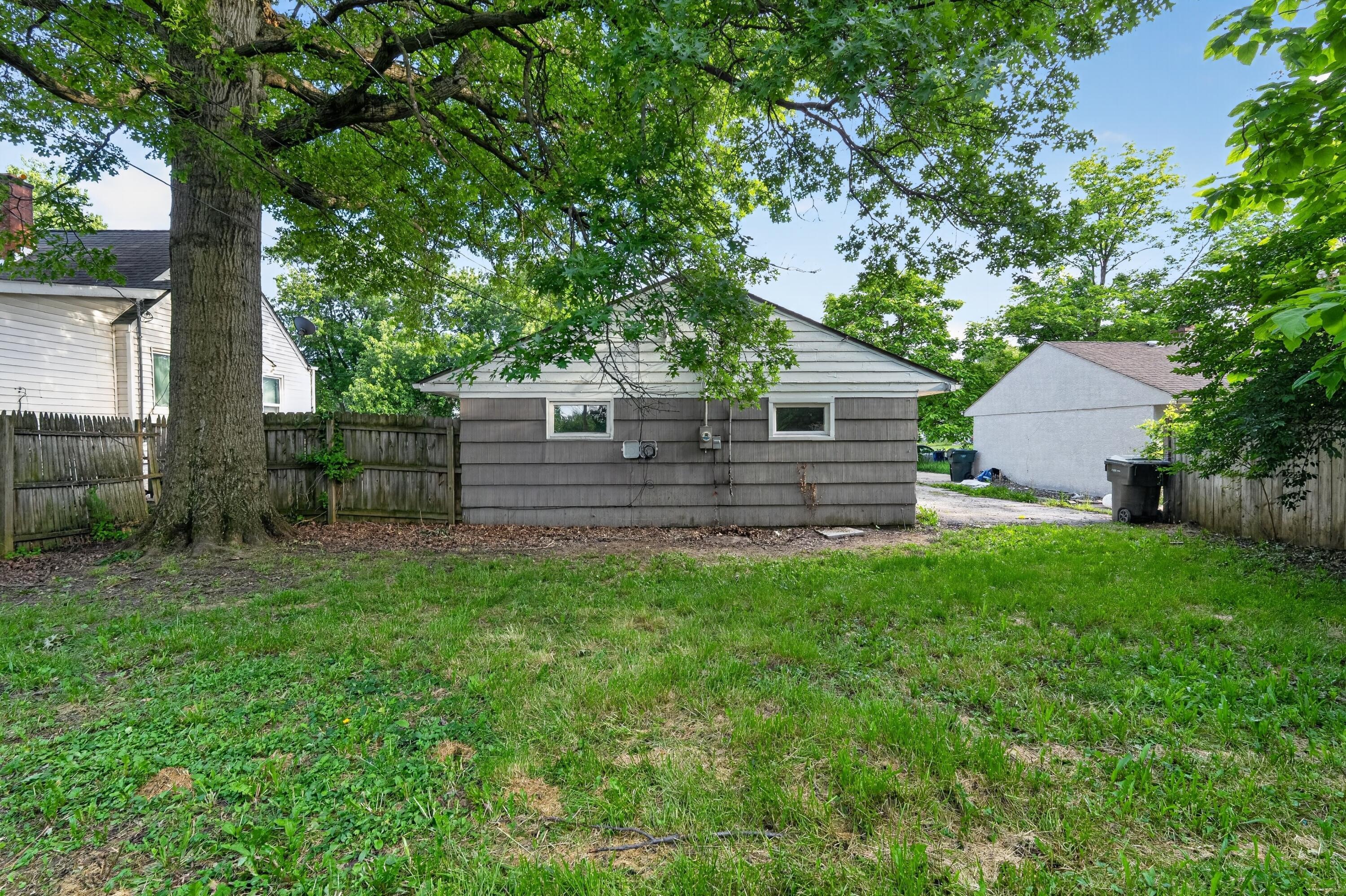 1572 Northridge Road Columbus, OH 43224 - Photo 3 of 32