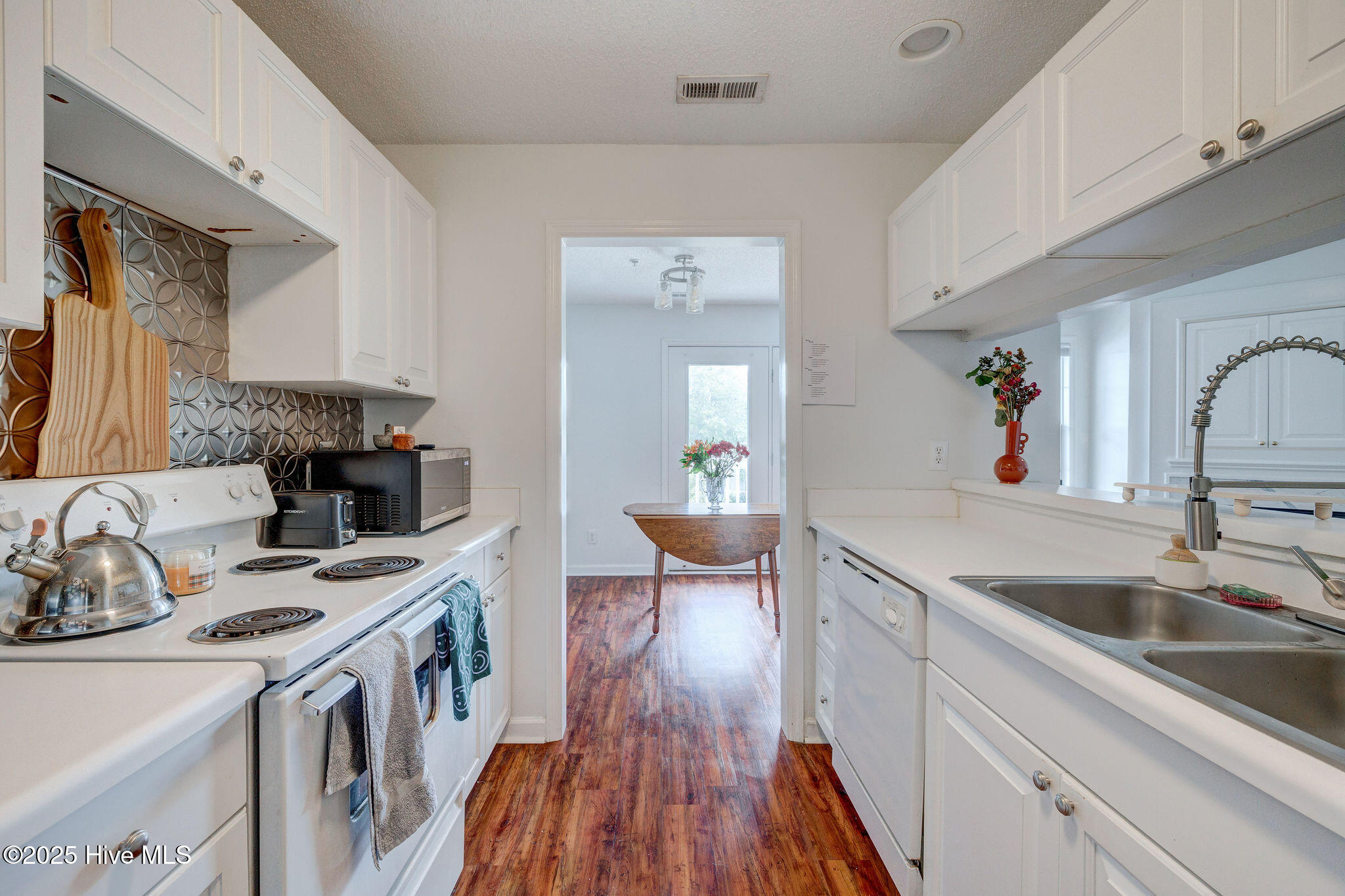 902 Litchfield Way, Unit K Wilmington, NC 28405 - Photo 16 of 38 902LitchfieldWayUnitK-19