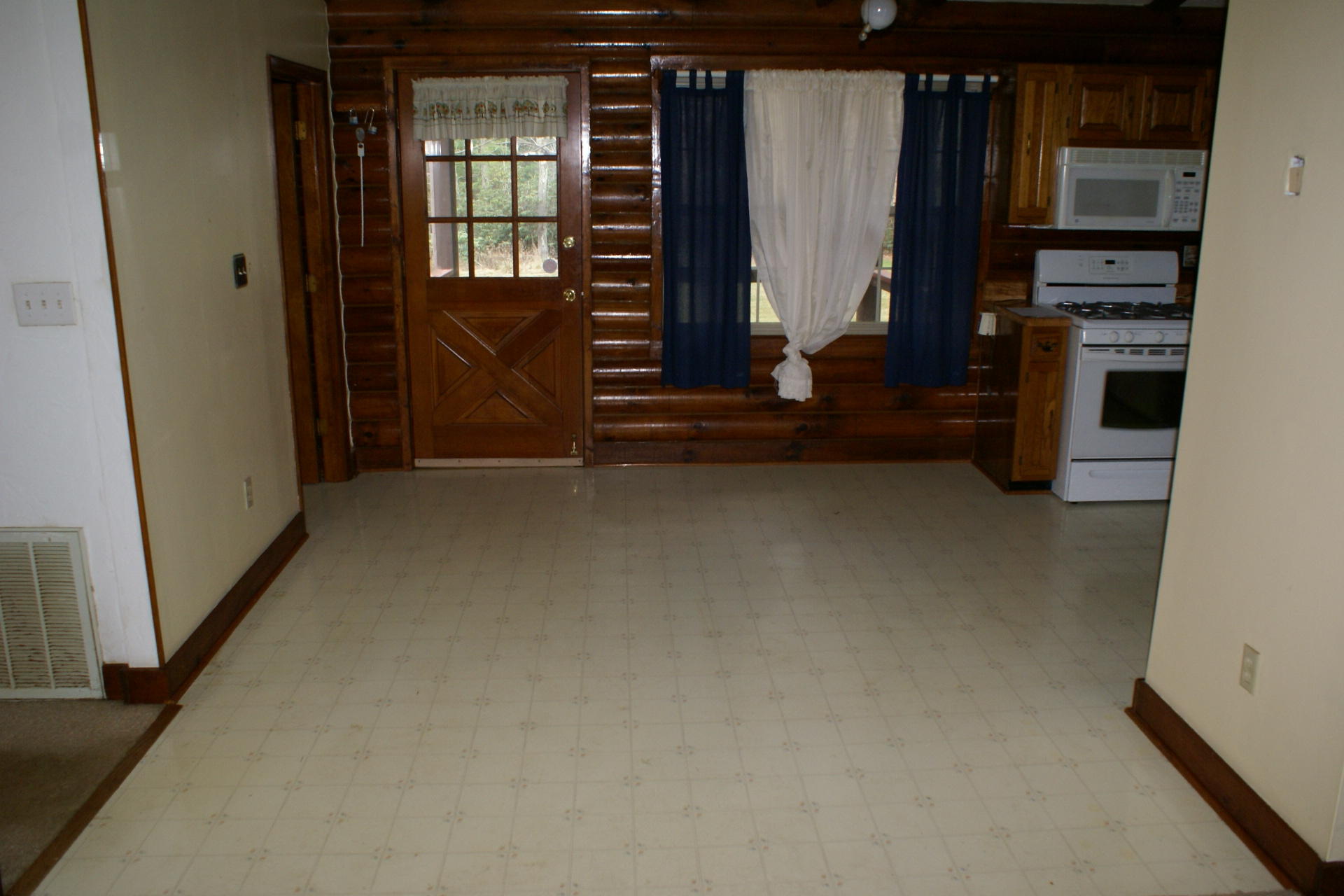 502 Kings Store Road Northeast Floyd, VA 24091 - Photo 18 of 28 Dinning area