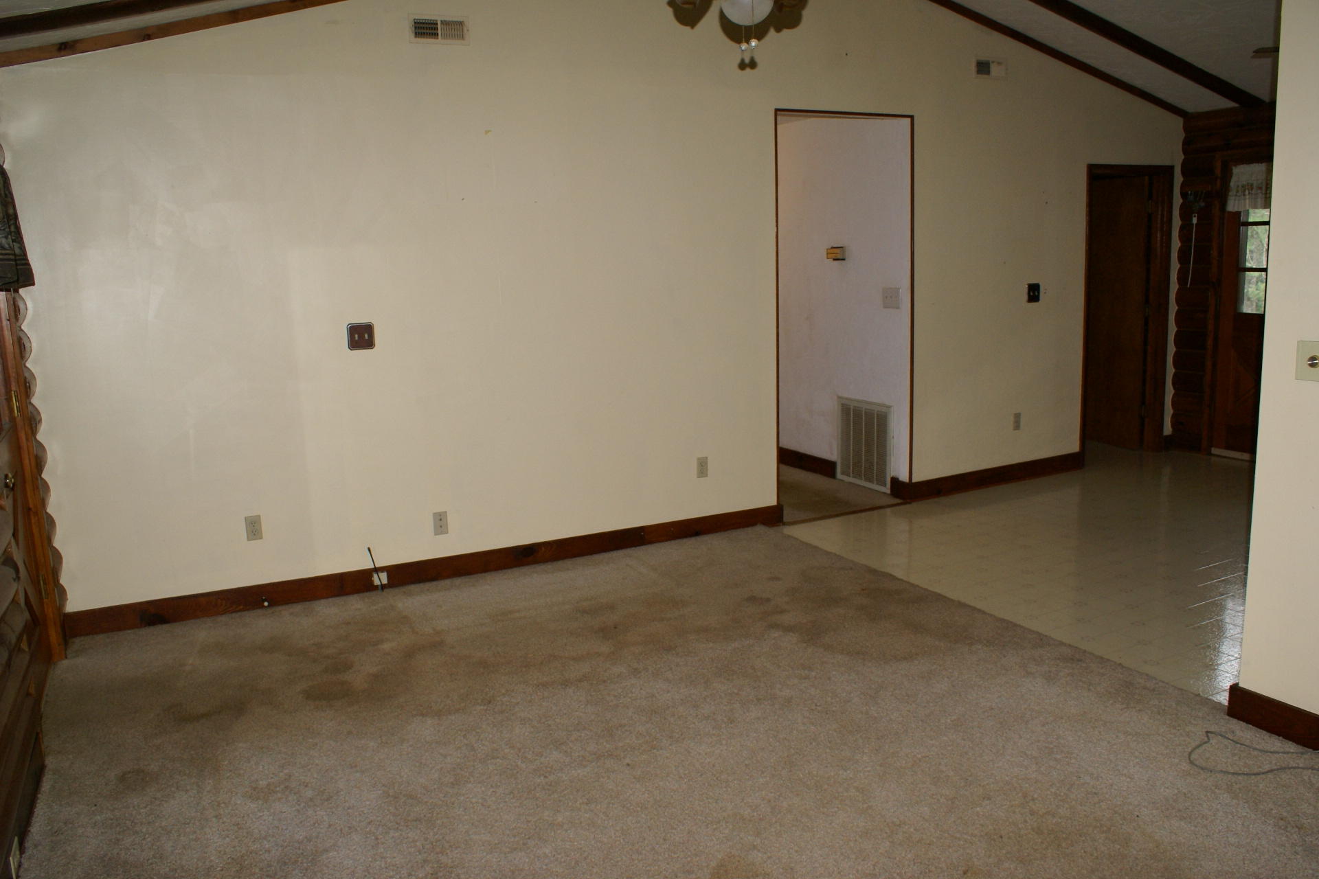 502 Kings Store Road Northeast Floyd, VA 24091 - Photo 27 of 28 Living room