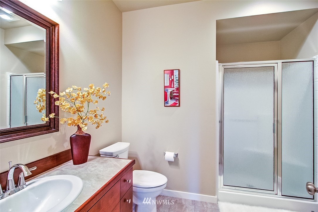 4814 Northeast 2nd Street Renton, WA 98059 - Photo 5 of 25