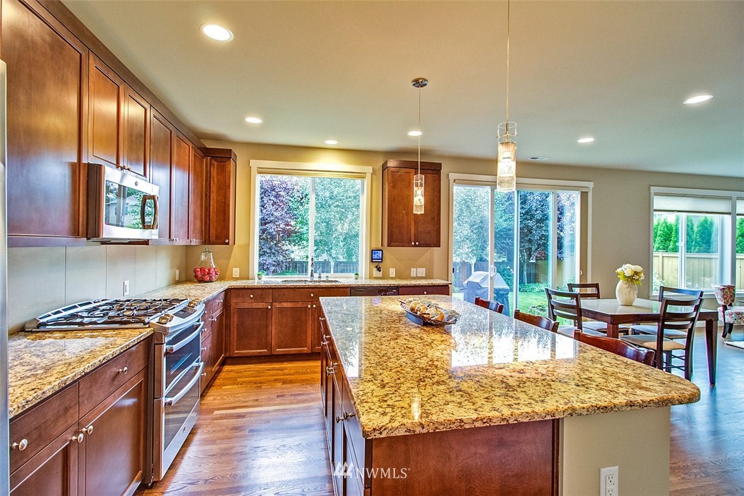 4814 Northeast 2nd Street Renton, WA 98059 - Photo 6 of 25