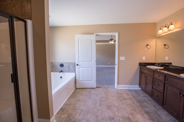 8 Fast Lane Fort Mitchell, undefined 36856 - Photo 31 of 44 a spacious bathroom with a tub sink and mirror