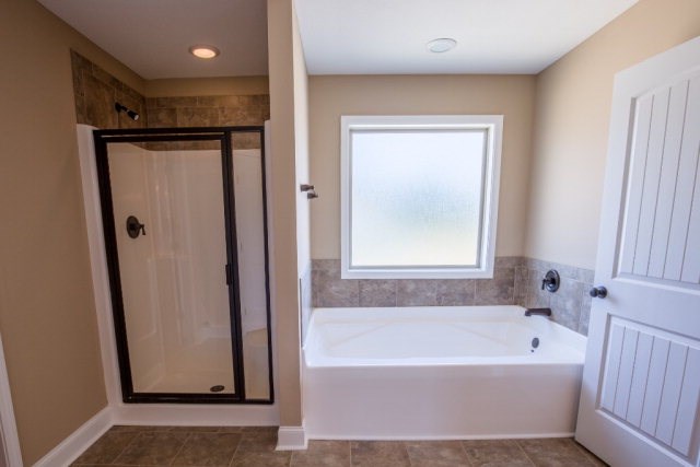 8 Fast Lane Fort Mitchell, undefined 36856 - Photo 32 of 44 a bathroom with a bathtub and a shower