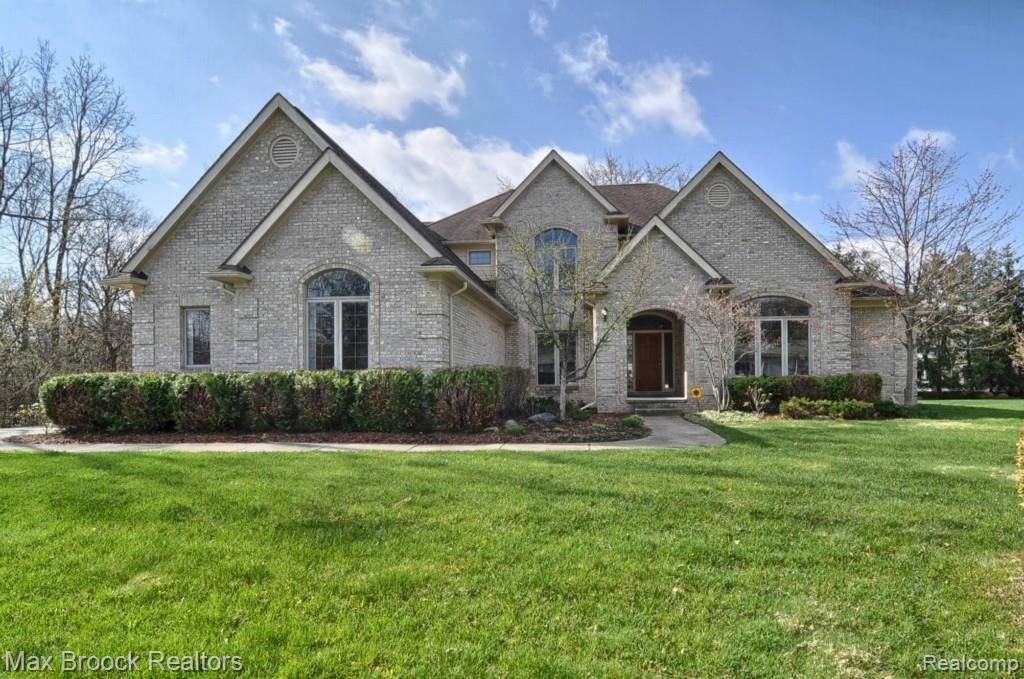 1635 Mark Hopkins Road Bloomfield Hills, MI 48302 - Photo 1 of 32 Front.jpg