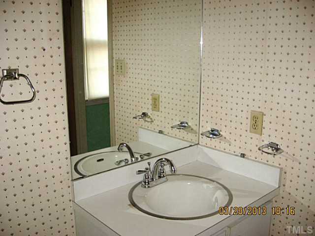 4113 Live Oak Road Raleigh, NC 27604 - Photo 10 of 15