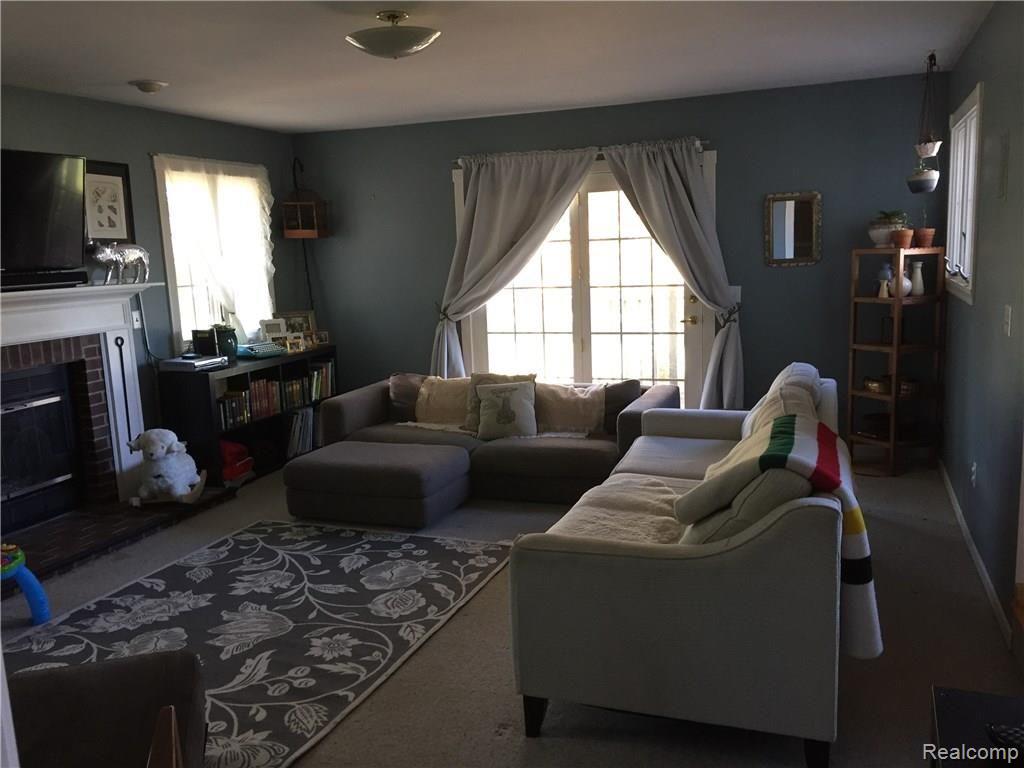 9623 Earhart Road South Lyon, MI 48178 - Photo 14 of 36 LR2.JPG