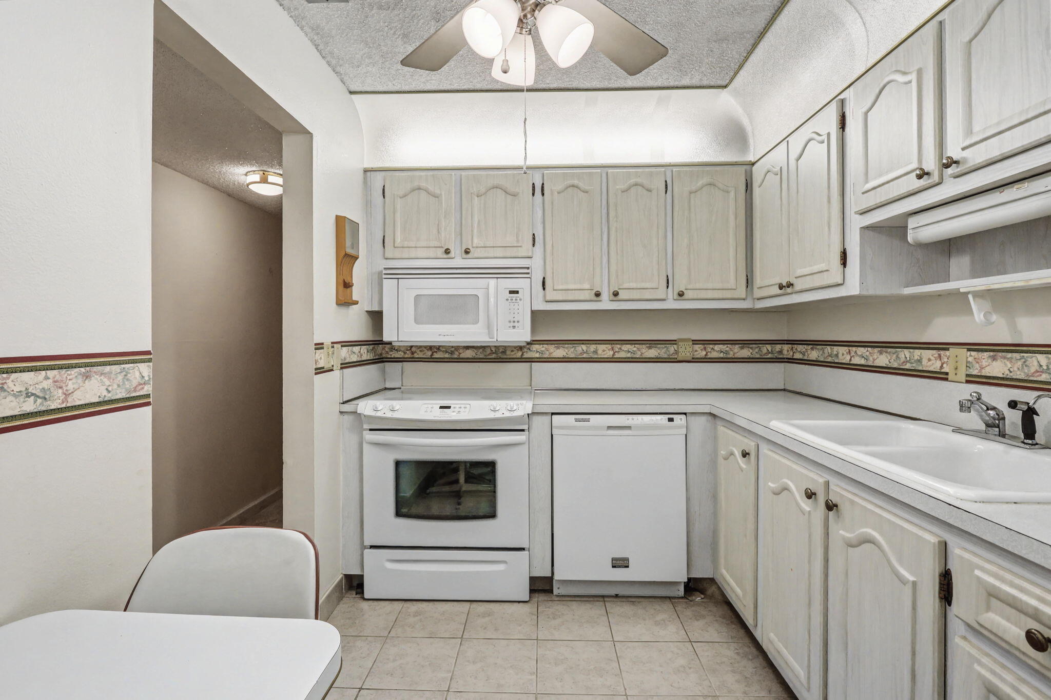 22805 Southwest 66th Avenue, Unit 206 Boca Raton, FL 33428 - Photo 15 of 23 15-web-or-mls-0E2A8137