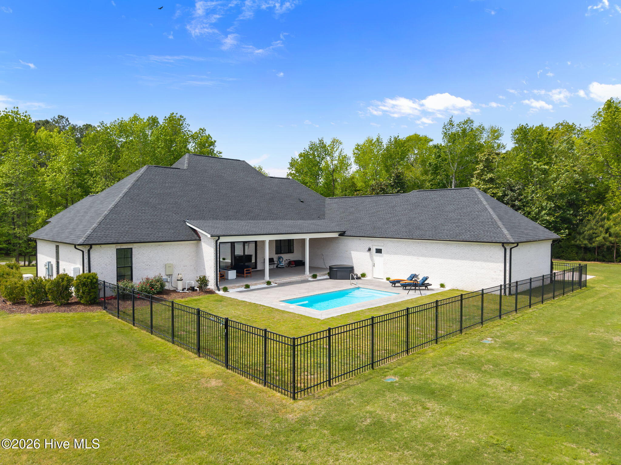 47 East Rolling Meadows Road Hampstead, NC 28443 - Photo 8 of 89 26-web-or-mls-DJI_20260413125550_0693_D