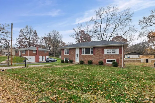 $195,000 | 112 Ivo Drive, Swansea, IL 62226
