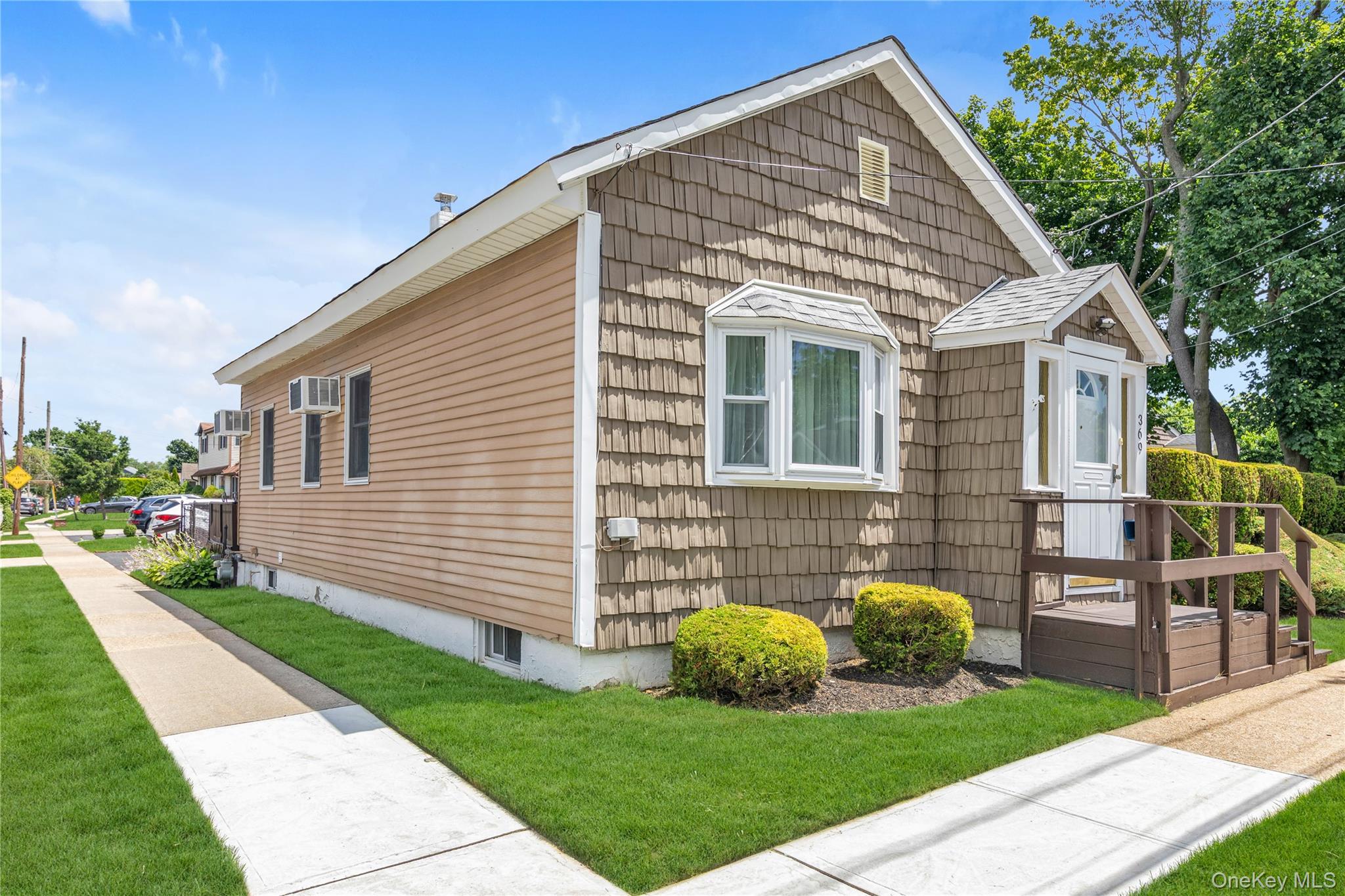 369 Maple Avenue East Meadow, NY 11554 - Photo 2 of 20
