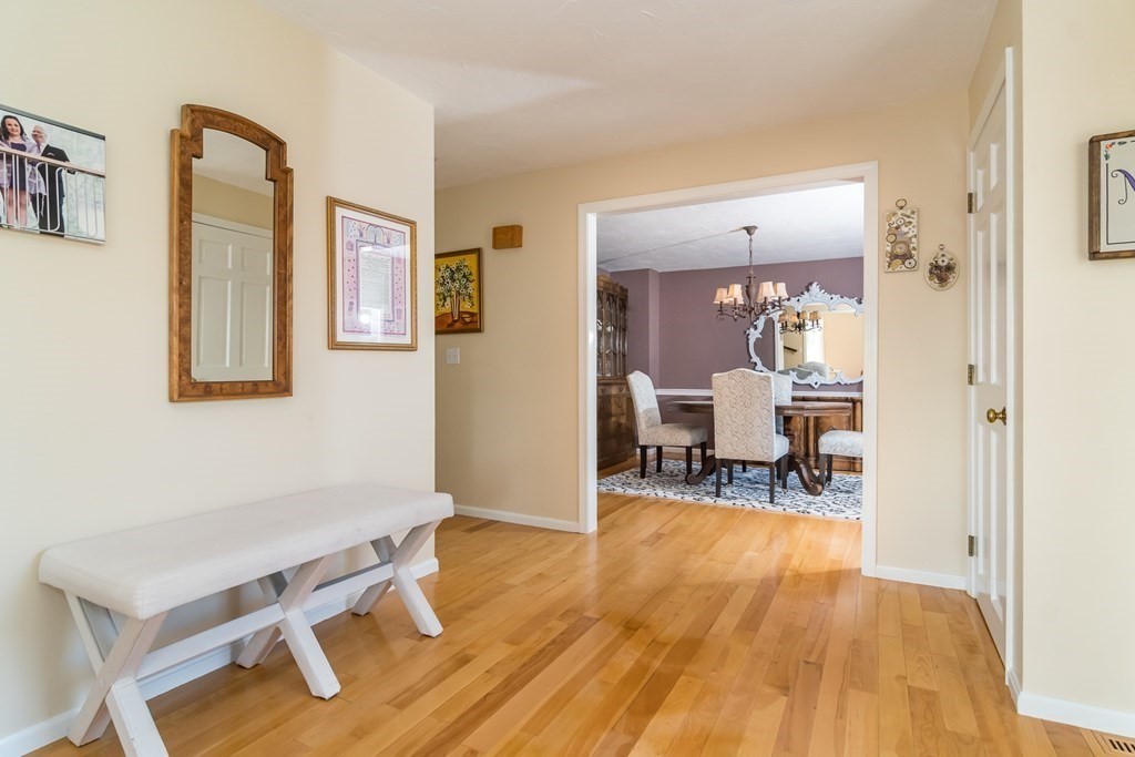 6 Lamplight Circle Natick, MA 01760 - Photo 4 of 34