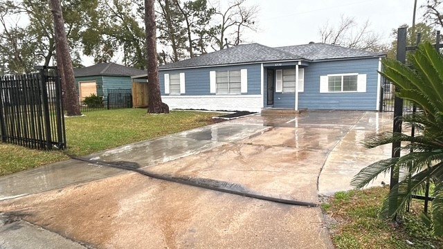 6330 Cobalt Street Houston, TX 77016 - Photo 6 of 29 front view of a house with a yard