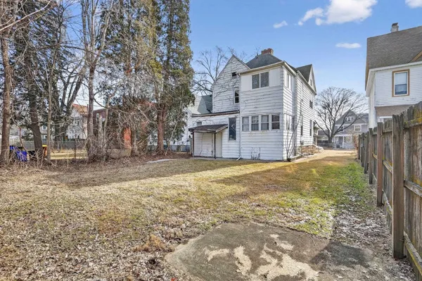 a view of yard with tree s