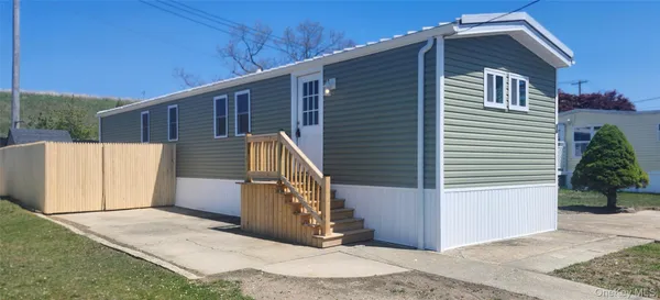 $269,000 | 86 Lincoln Avenue, Holbrook, NY 11741