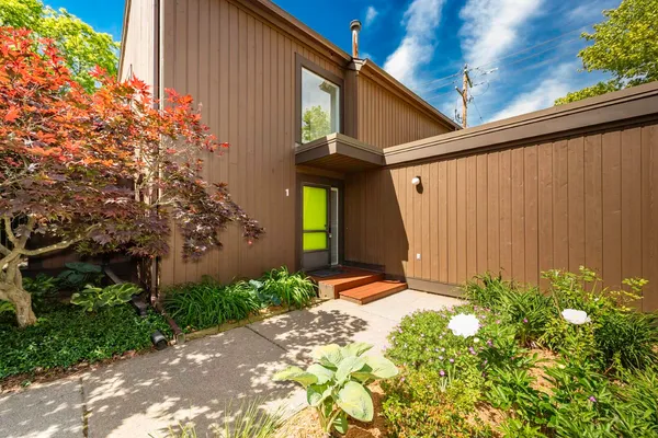$439,000 | 1 Westbury Court, Ann Arbor, MI 48105