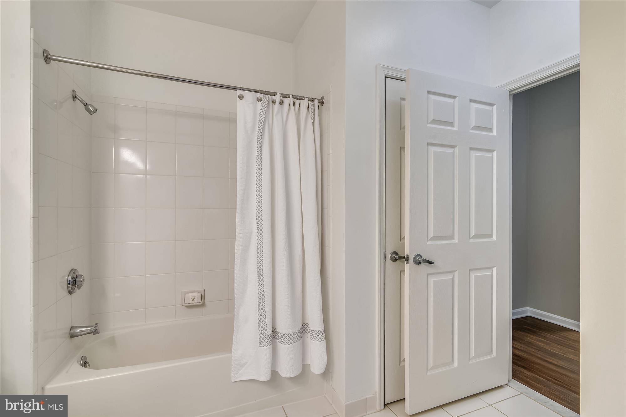 2726 Gallows Road, Unit 113 Vienna, VA 22180 - Photo 16 of 29 a bathroom with a shower and a tub