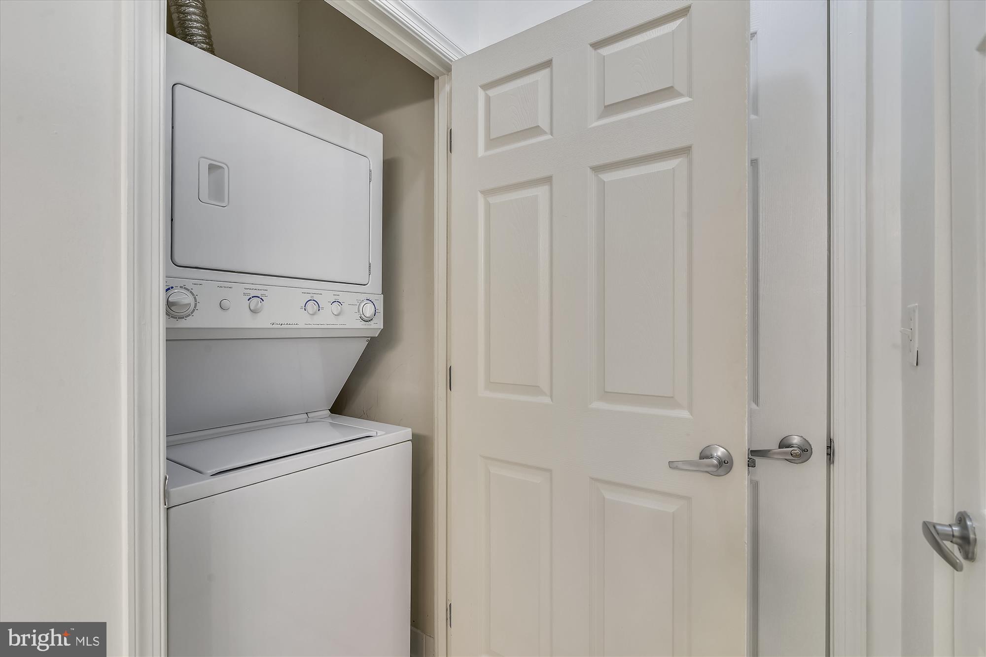 2726 Gallows Road, Unit 113 Vienna, VA 22180 - Photo 17 of 29 a view of bathroom with a toilet