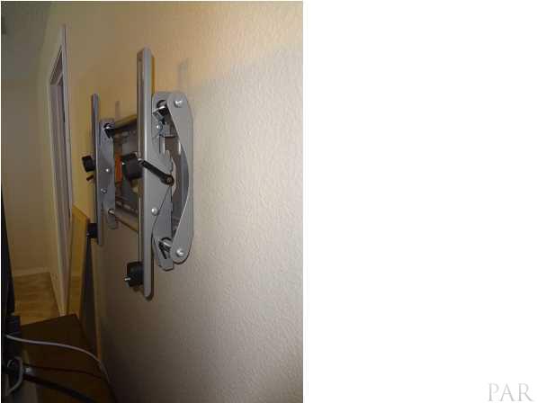 7104 Jennifer Road Pensacola, FL 32526 - Photo 15 of 25 TV WALL MOUNT