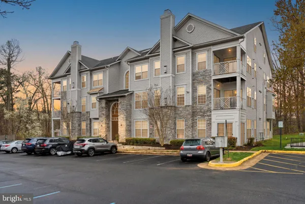 $435,000 | 5990 Founders Hill Court, Unit 202, Alexandria, VA 22310