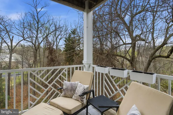 $435,000 | 5990 Founders Hill Court, Unit 202, Alexandria, VA 22310