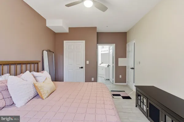 $435,000 | 5990 Founders Hill Court, Unit 202, Alexandria, VA 22310