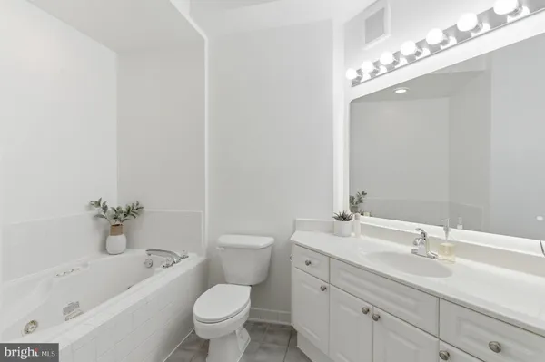 $435,000 | 5990 Founders Hill Court, Unit 202, Alexandria, VA 22310