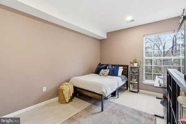 $435,000 | 5990 Founders Hill Court, Unit 202, Alexandria, VA 22310